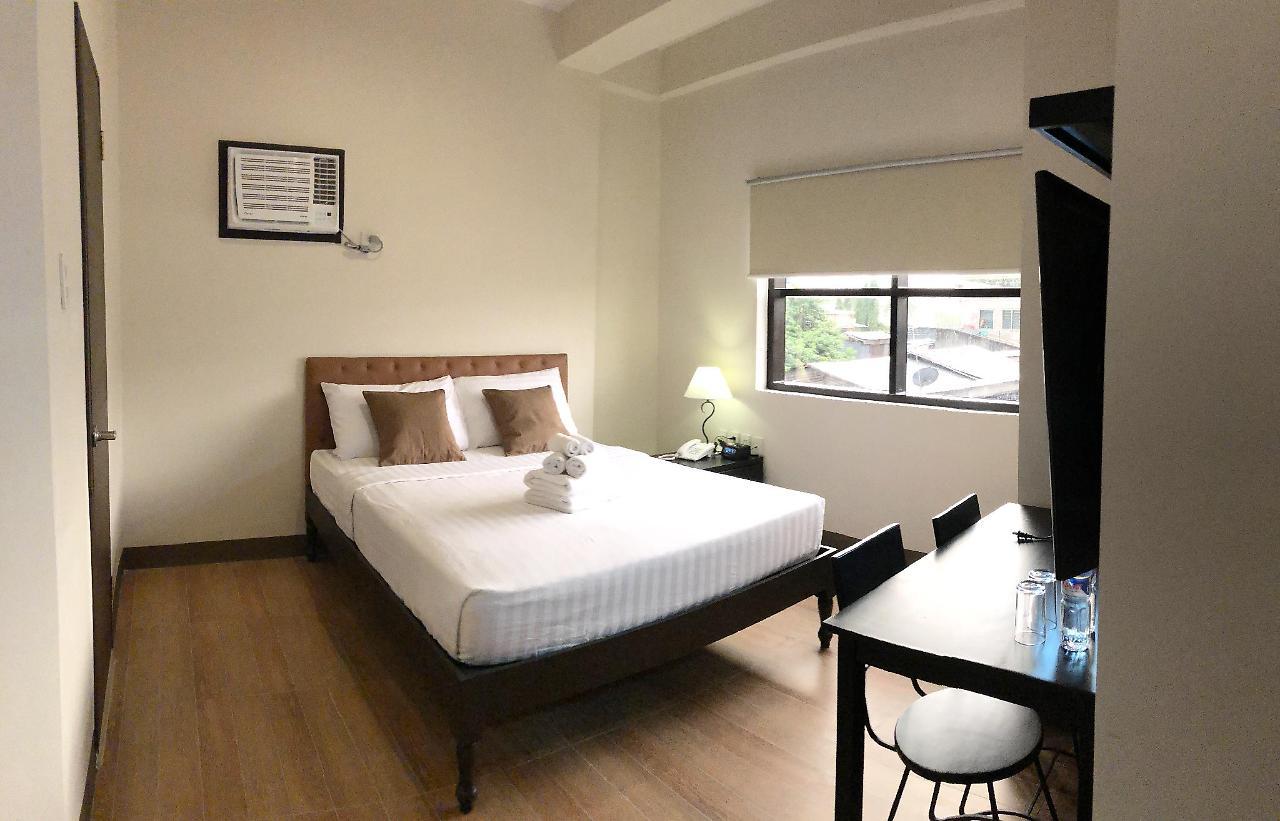 Achievers Airport Hotel Пасай Екстериор снимка