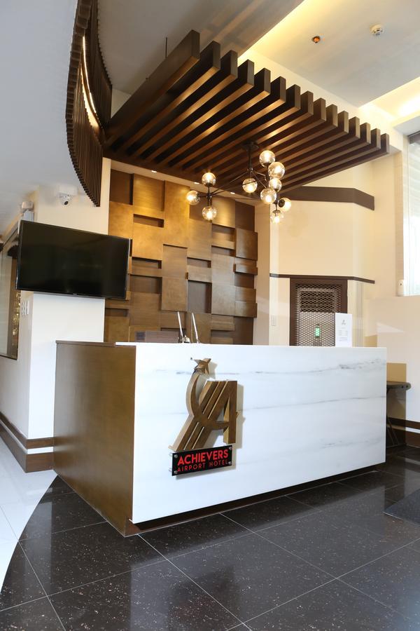 Achievers Airport Hotel Пасай Екстериор снимка