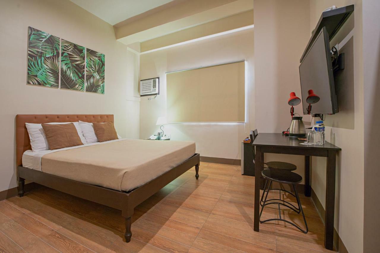 Achievers Airport Hotel Пасай Екстериор снимка
